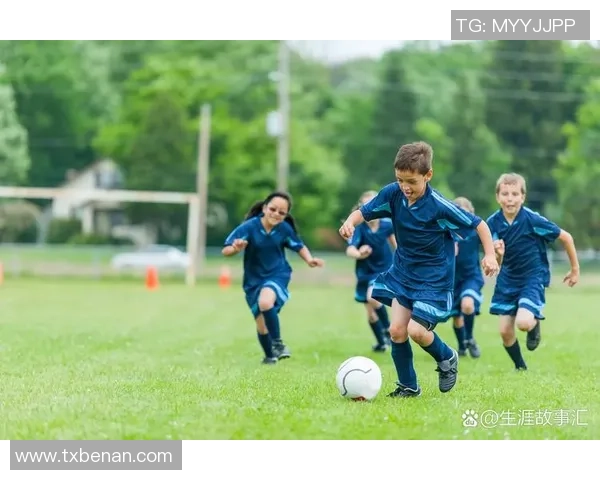足球明星同框瞬间壁纸展现绿茵场上的友谊与荣耀