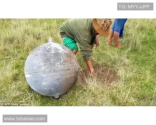 足球明星意外绊倒儿子引发热议网友纷纷围观评论事件背后故事